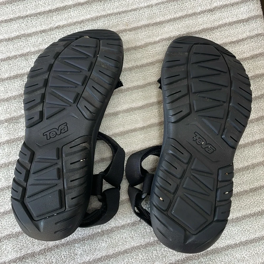 Men’s Black Hurricane Teva sandals size 11